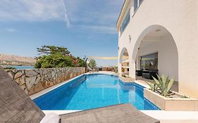 6 Bedroom Gorgeous Home In Pag
